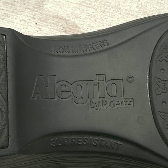 Sereniti Luxe Tundra Calf Hair Comfort Slip Resistant Clog | Mule Size 6 - Picture 9 of 14